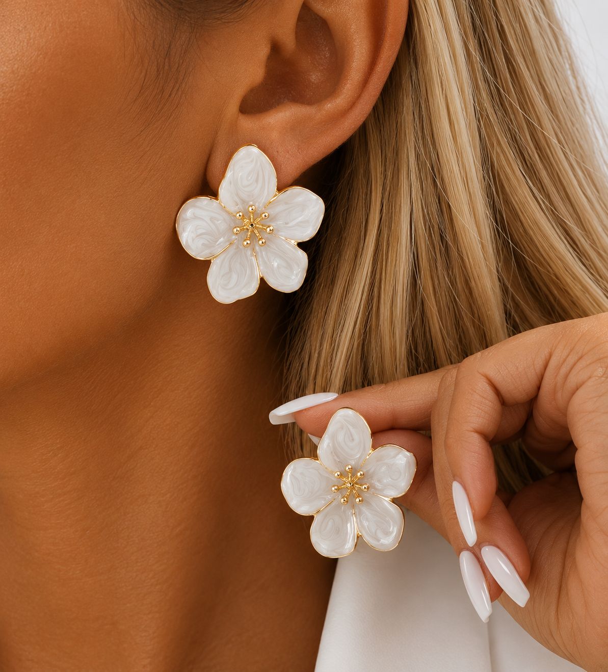 Oorbellen bloem wit goud