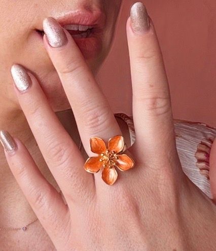 Ring oranje bloem
