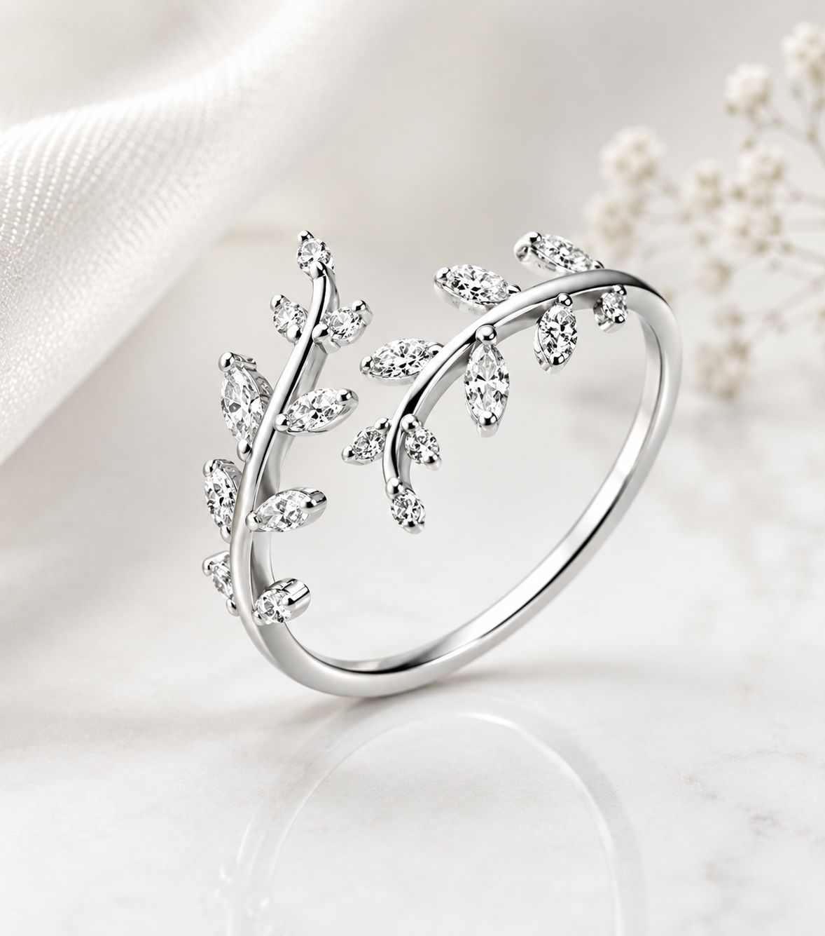 Ring bee silver and shiny