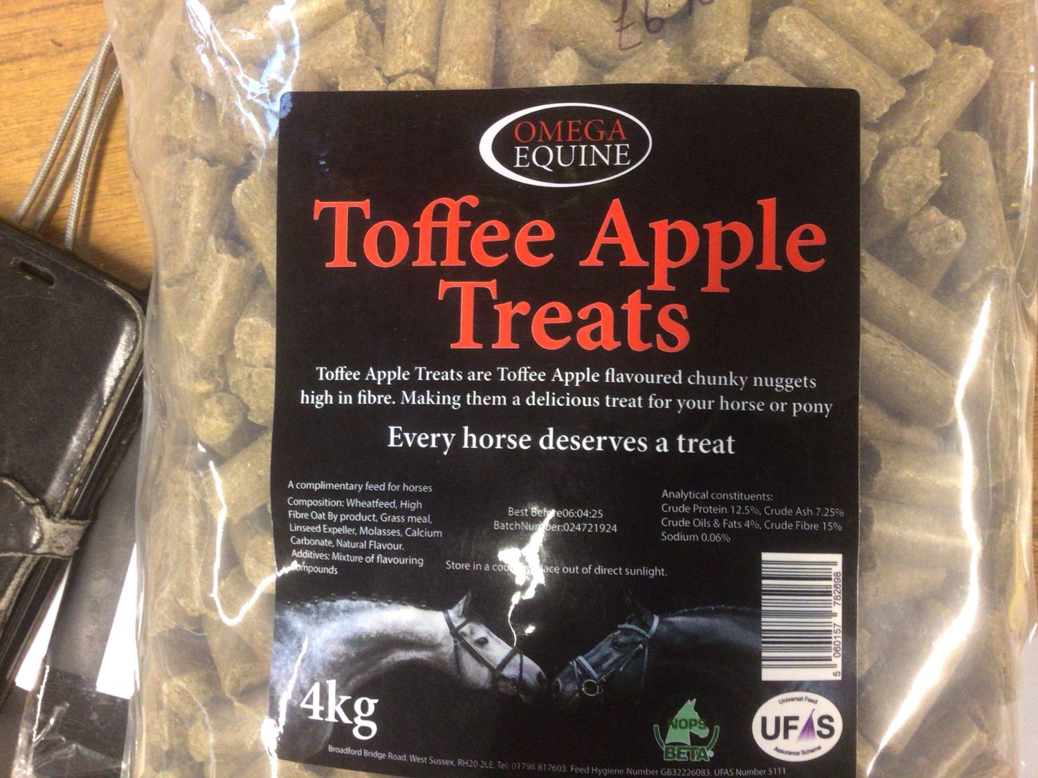Omega Toffee Apple Treats 4kg