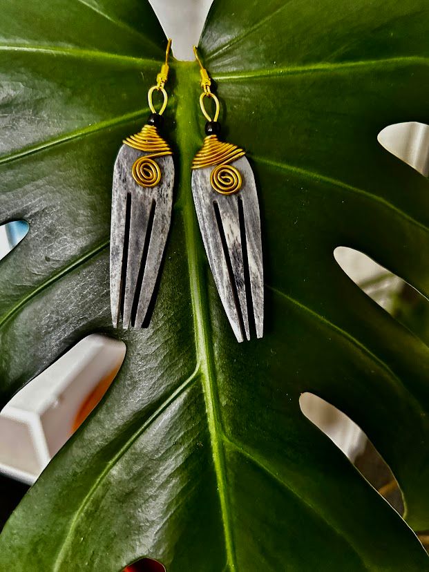 Kichana Kijivu Earrings