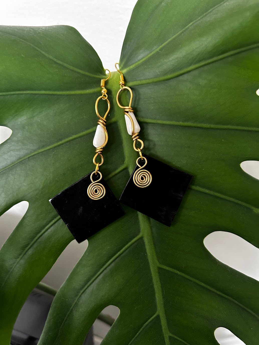Msambamba Mweusi Earrings