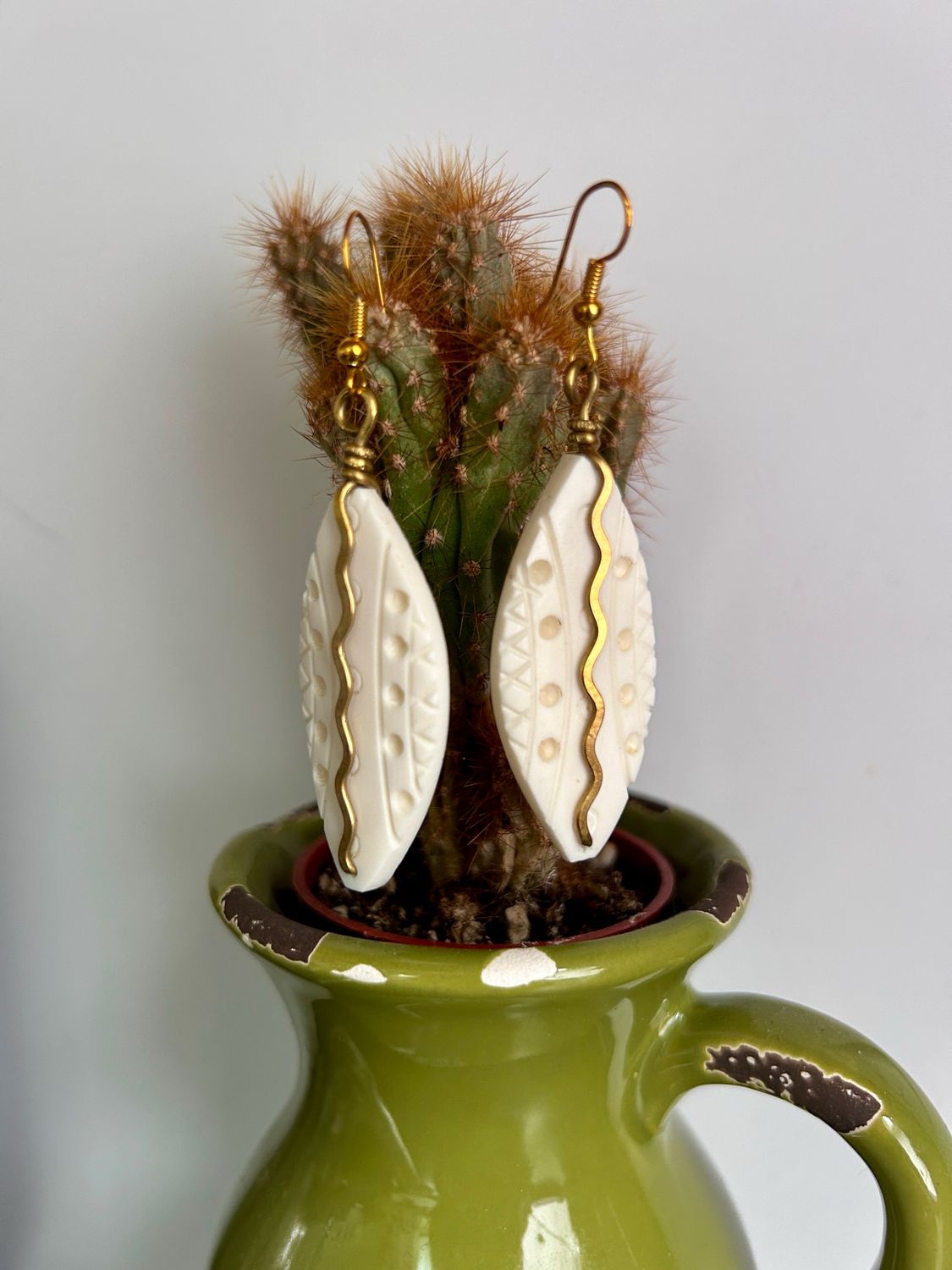 Kimbali Wavy Brass Spike in Middle