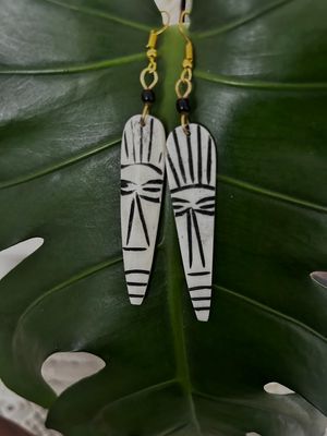 Uso Mchoro Nyeusi Earrings