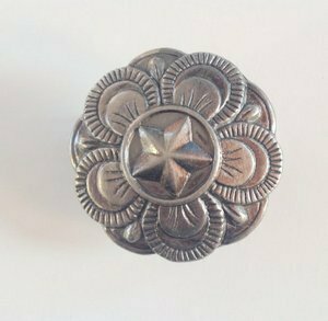 Rosettes - Star on floral, pewter tone