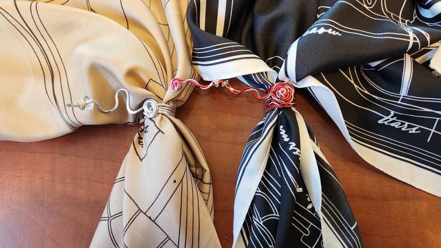 Scarf Holder with Adjustable Tail