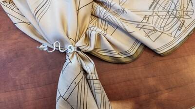 Scarf Holder with Adjustable Tail