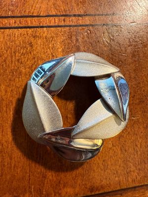 Silver Leaf Wreath Pin