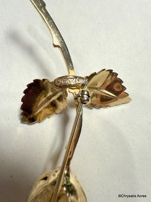 Giovanni Gold Rose Stem Pin