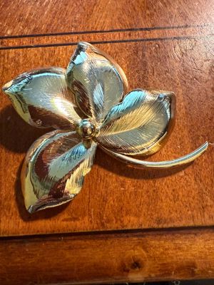 Gold Leaves Pin