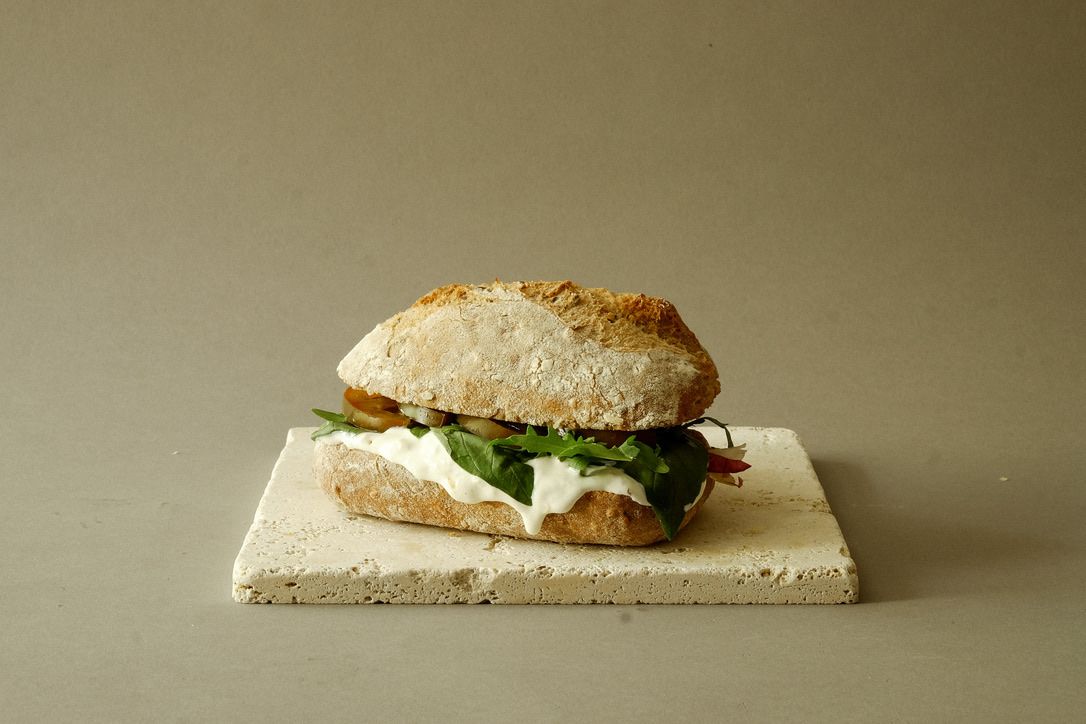 15 Panino Burrata