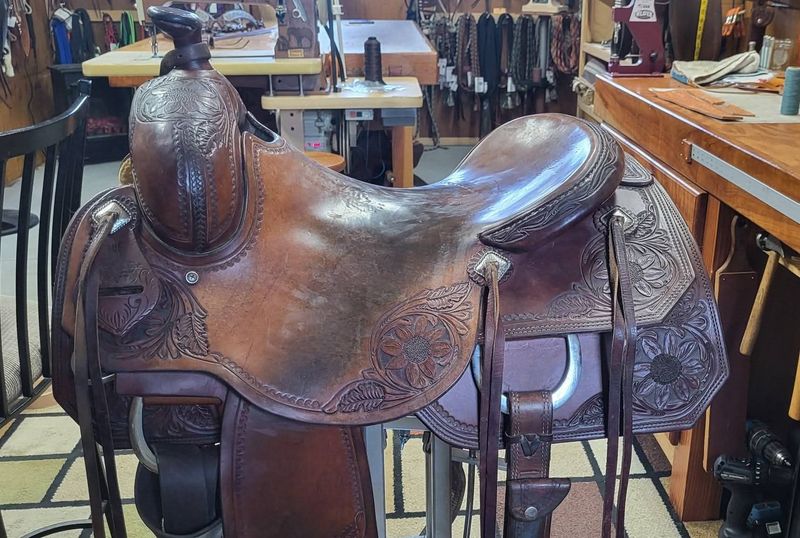 16.5 " Saddle House saddle