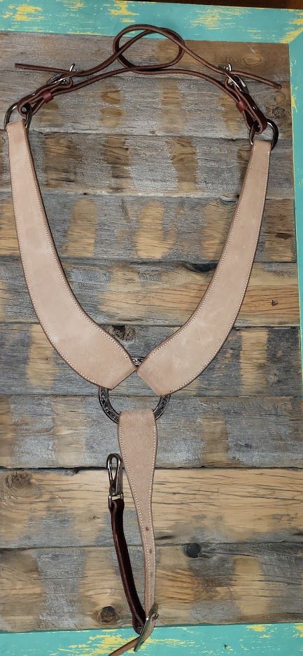 Scoop style breast collar