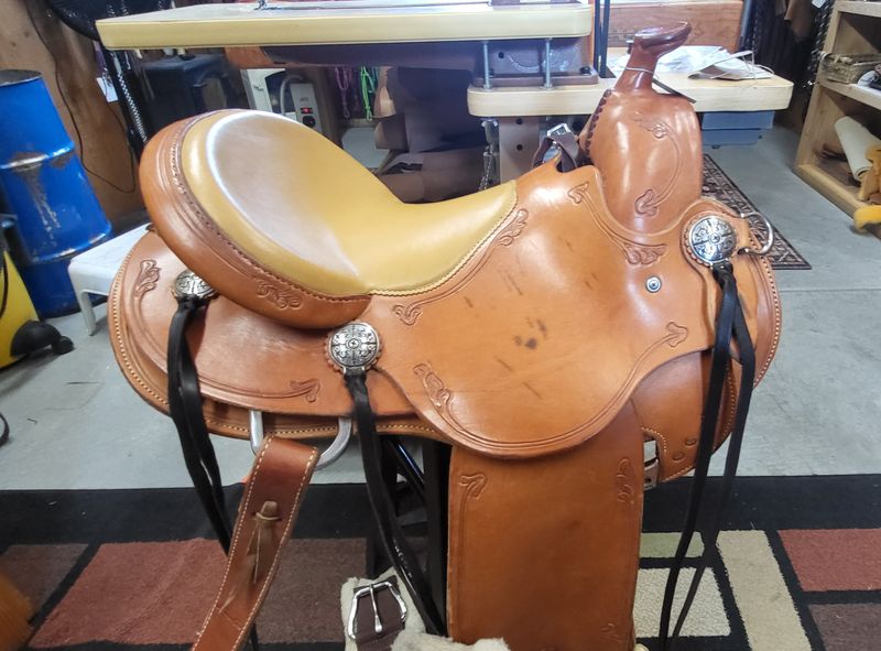 14" Southern Trails custom saddle