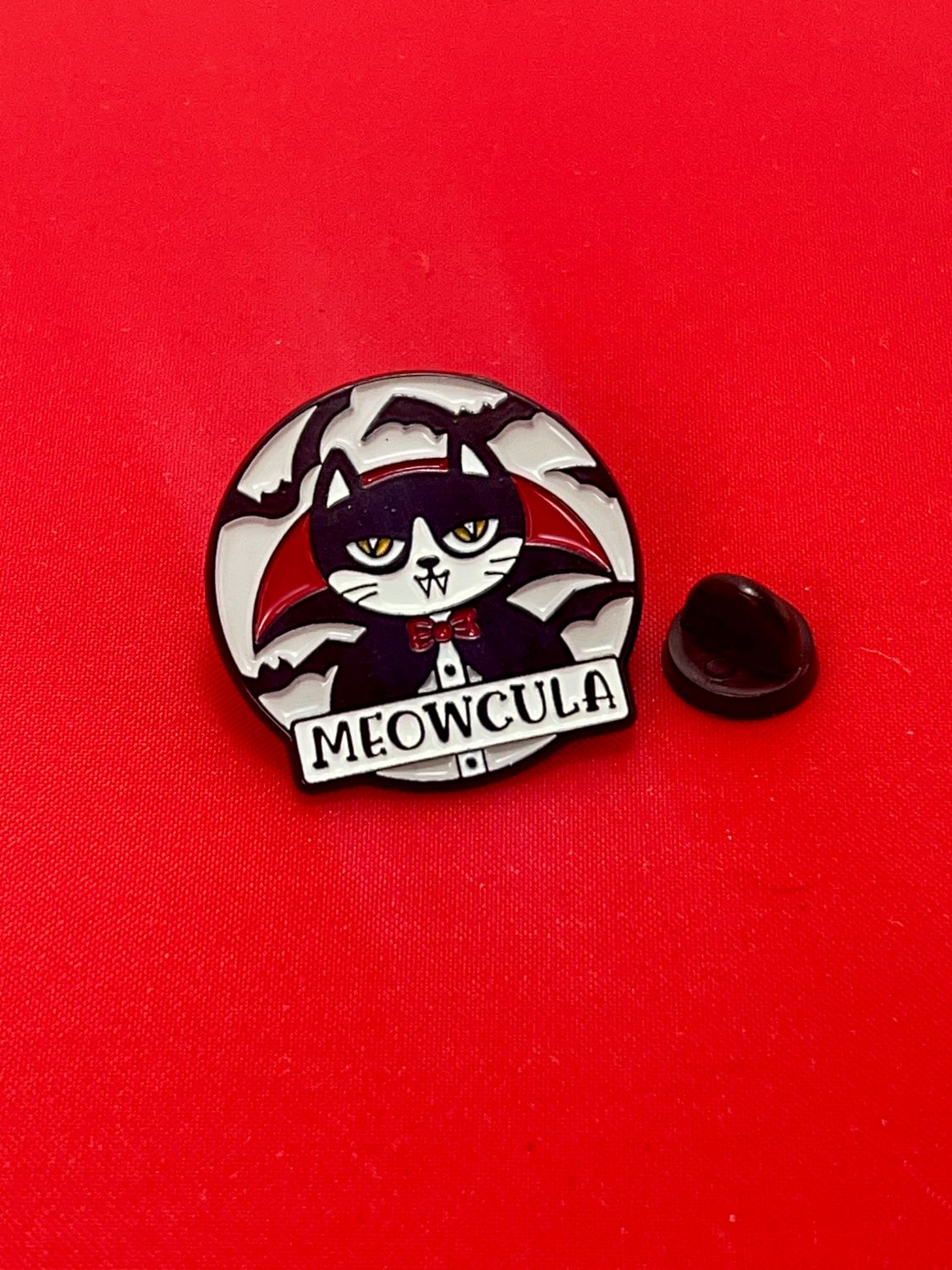 Cat Halloween Metal Enamel Pin, MEOWCULA, Vapor Cat brooch. Gato Dracula pin