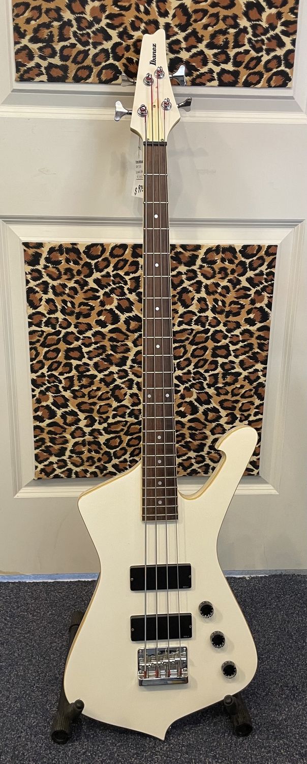 Ibanez Iceman bass