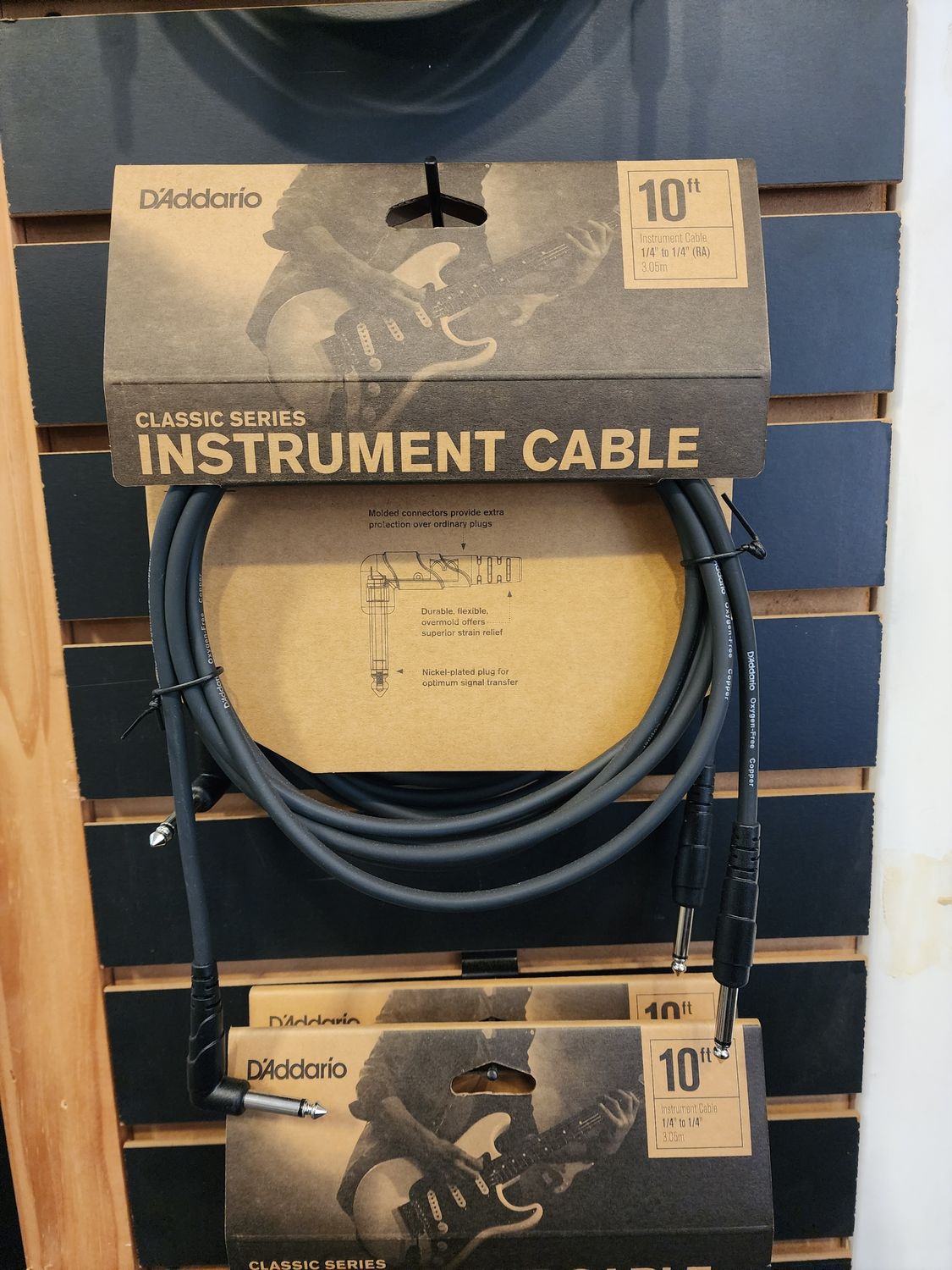 D'Addario Classic Series Instrument Cable, Right Angle Plug, 10 feet
