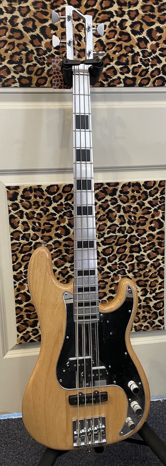 Robot Graves - Aluminum Neck