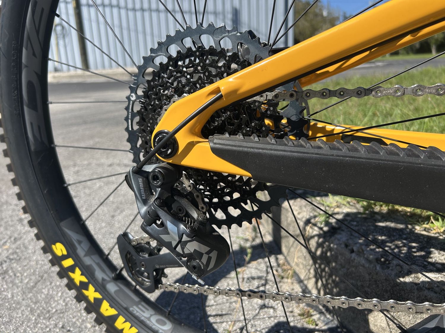 Santa Cruz 5010 CC X01 LG - Yellow