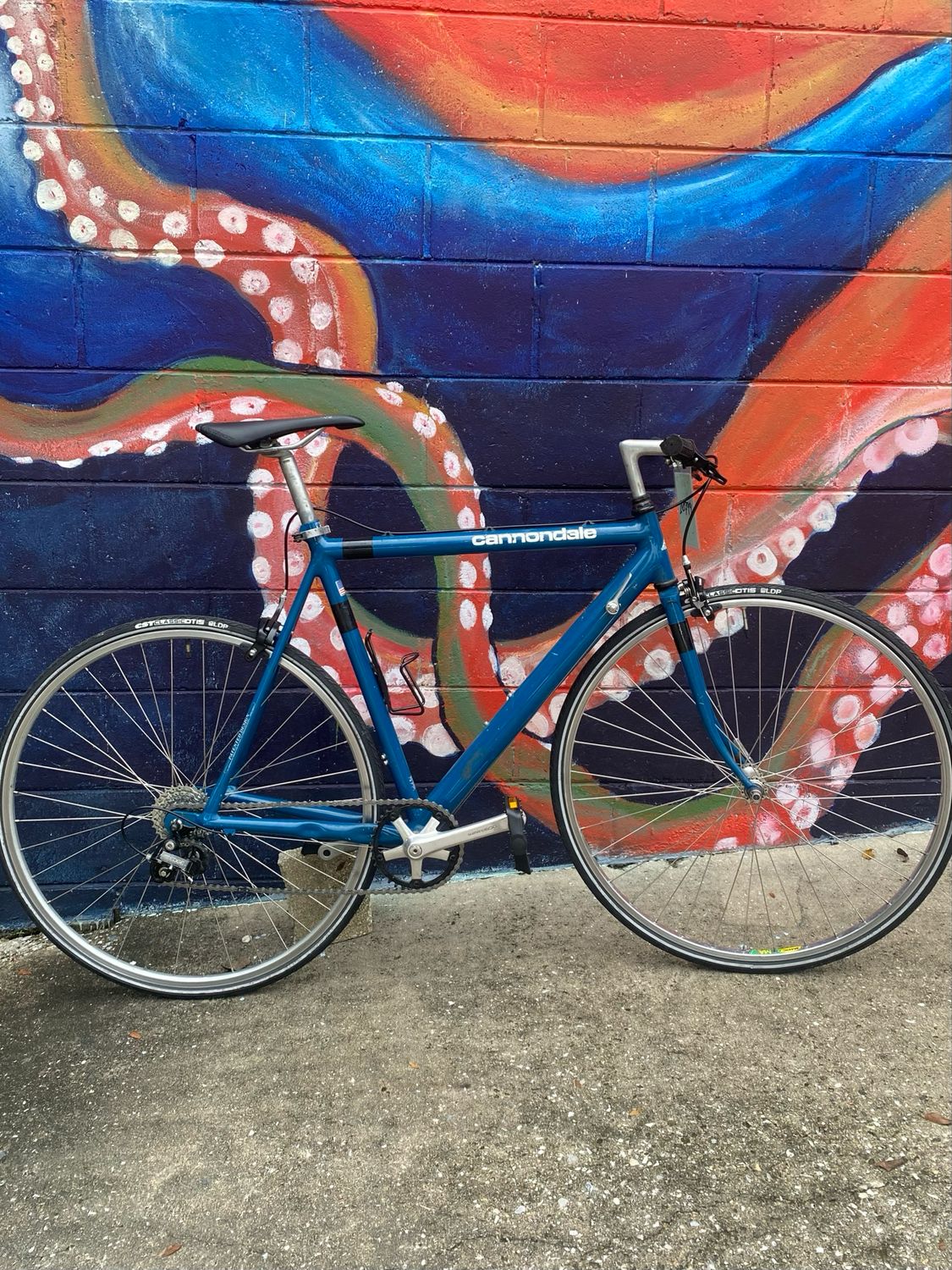 CANNONDALE ROAD BIKE
