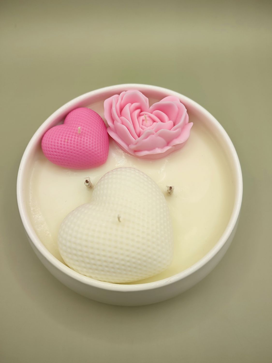 Świeca Lucy  ozdobna , zapachowa Cashmere Woods