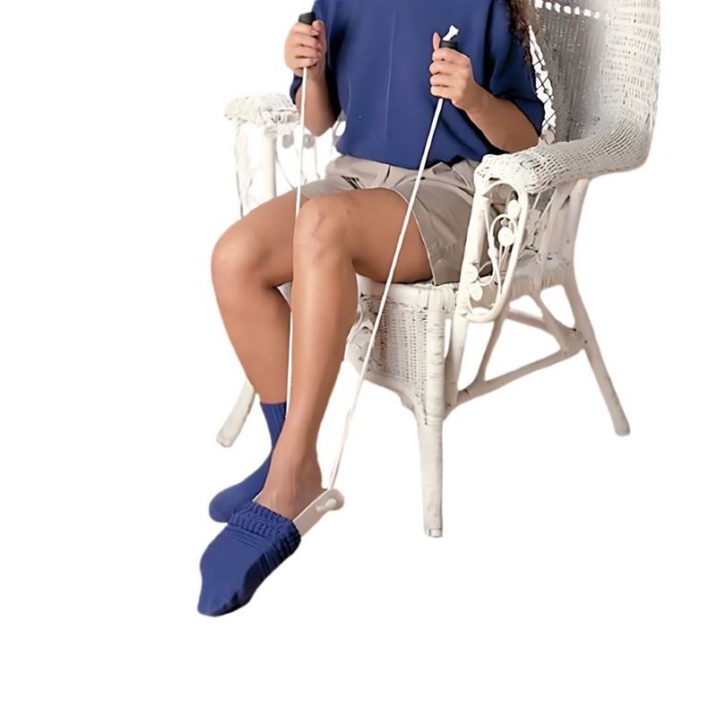 Enfile-bas en plastique avec cordons : Aide à l'habillement