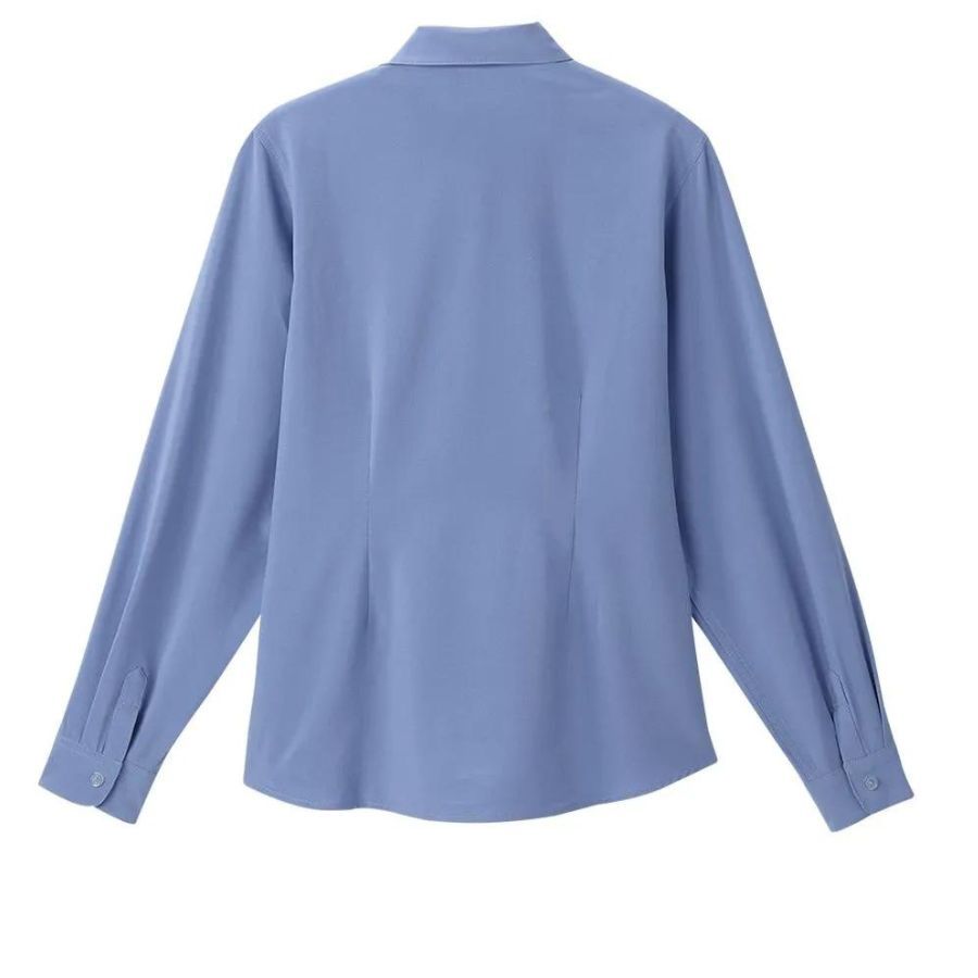 Blouse bleu ciel à boutonnière aimantée