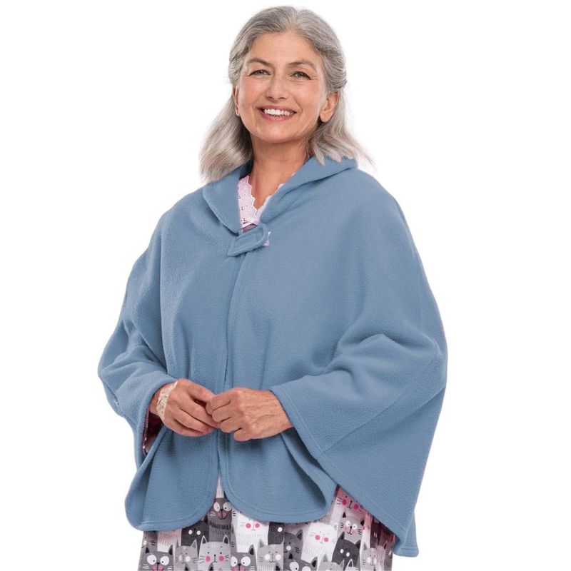 Liseuse style cape en tissu polaire bleu pâle