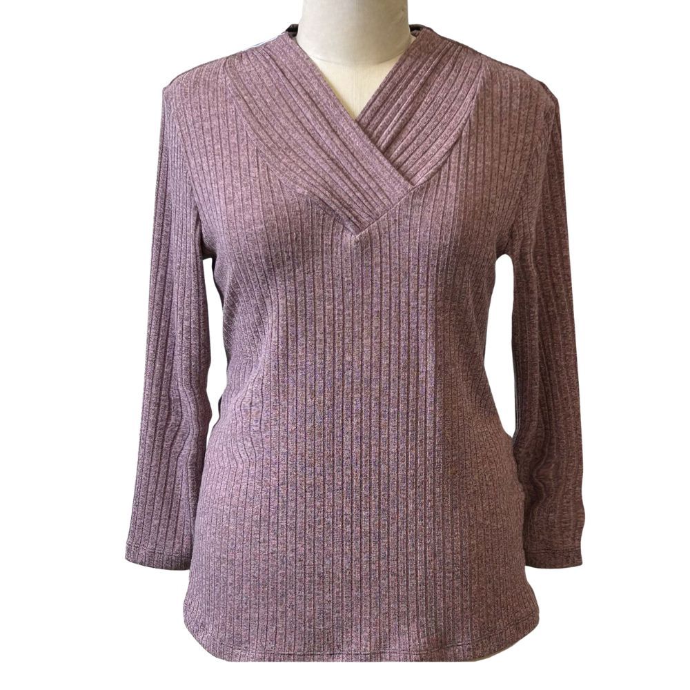 Chandail adapté rose avec col châle et manches longues