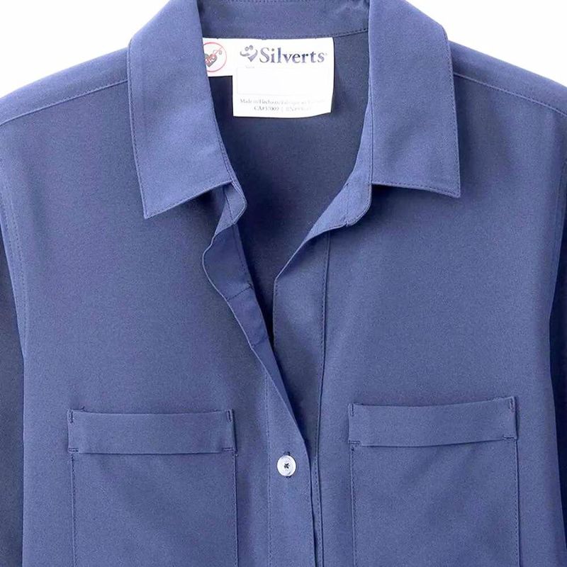 Blouse bleu denim à boutonnière aimantée