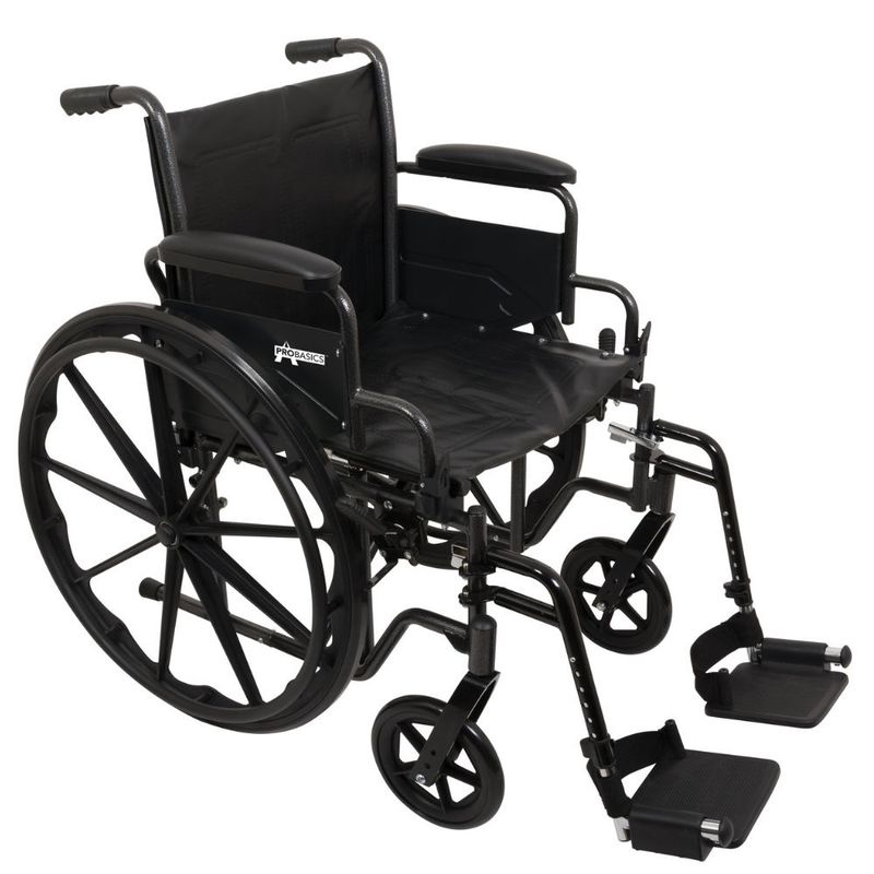 Fauteuil roulant avec appui-pieds escamotables