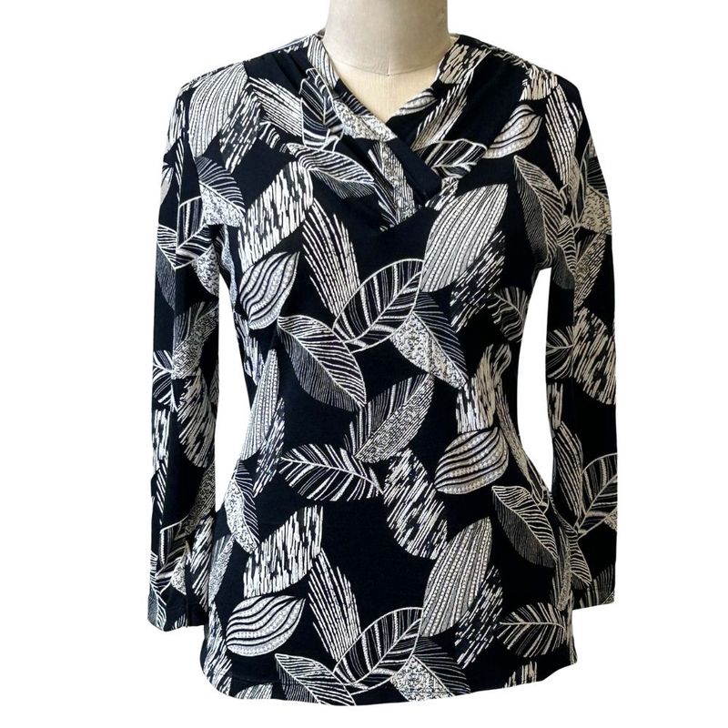 Chandail adapté marine avec col châle et manches longues