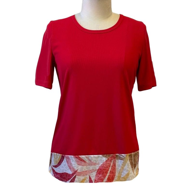 Chandail adapté rouge avec bordure à motif