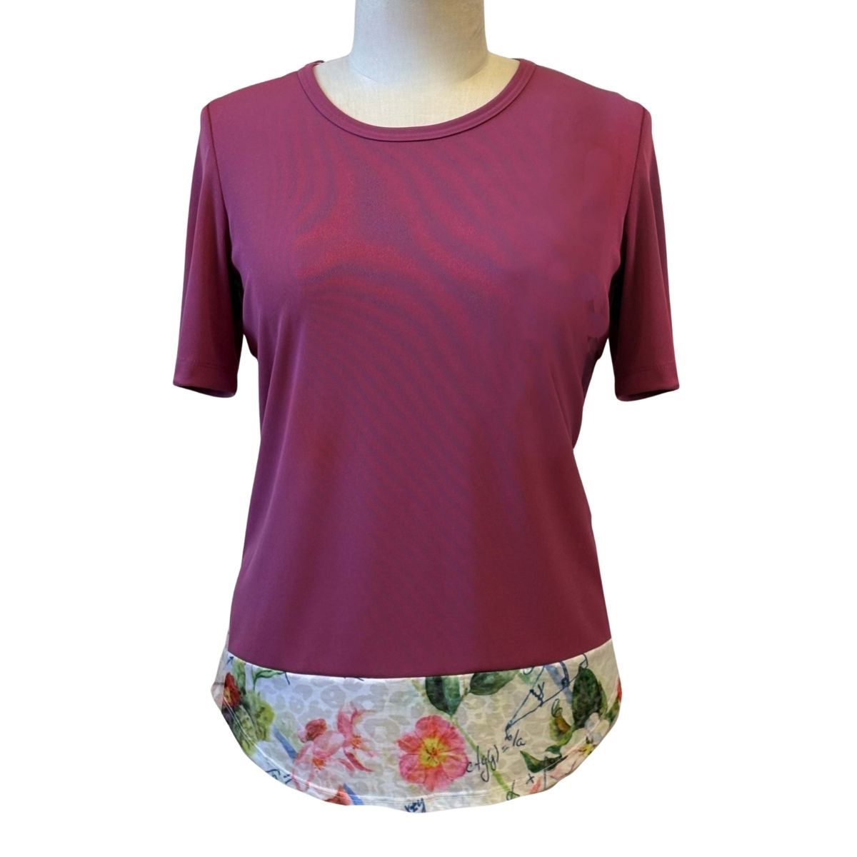 Chandail adapté fuschia avec bordure à motif