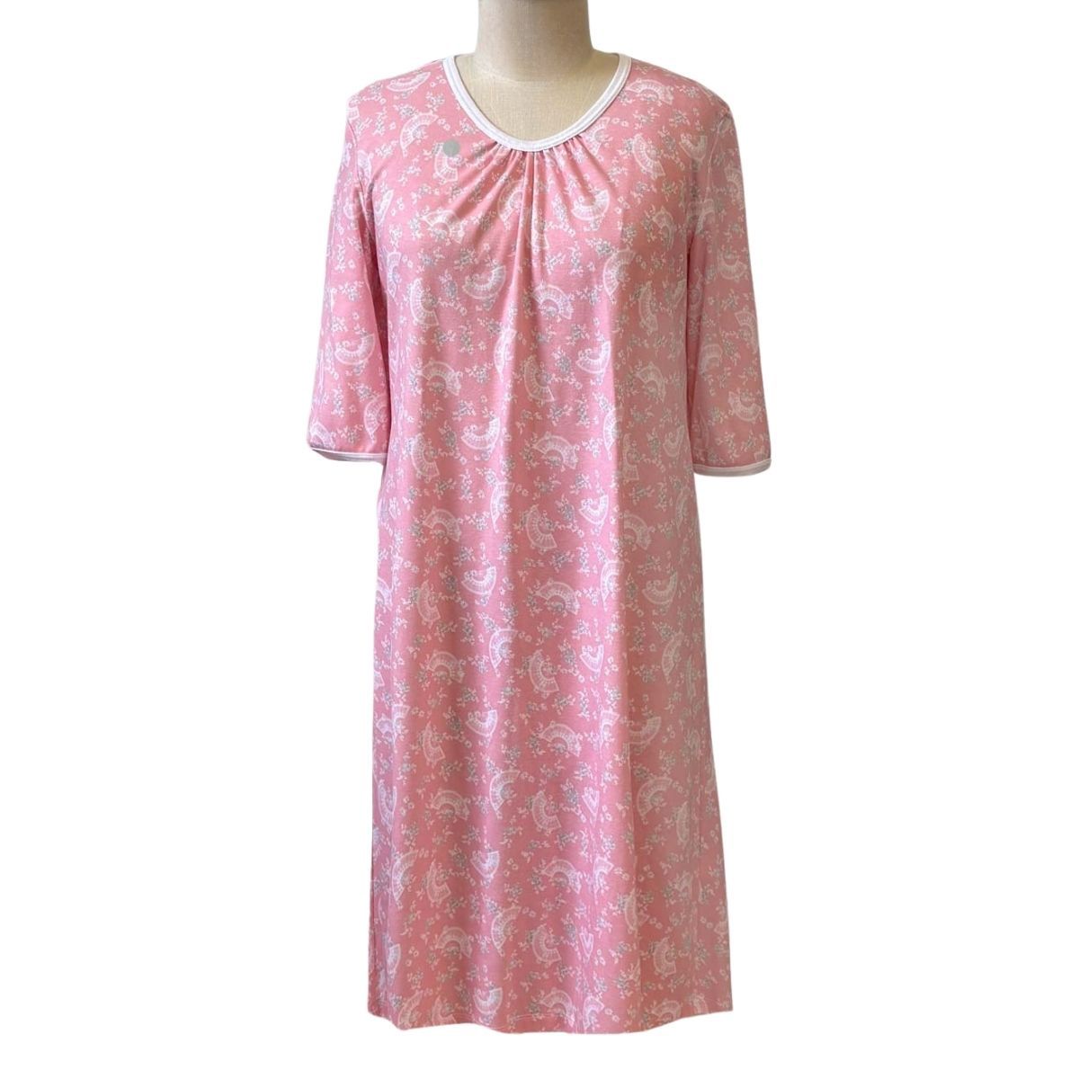 Robe de nuit adaptée en tricot doux rose à motifs