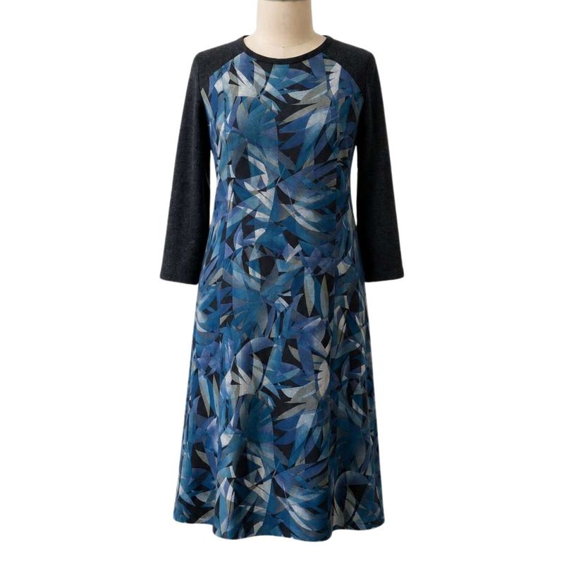 Robe adaptée bleue et noire à manches longues contrastantes
