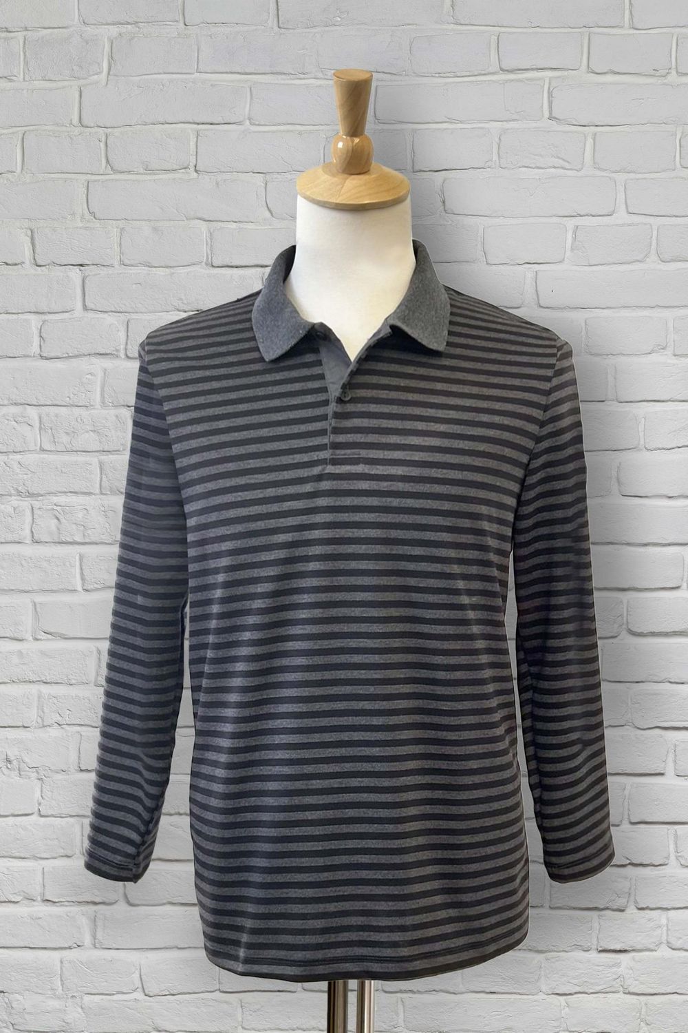 Chandail adapté pour homme ligné gris et noir