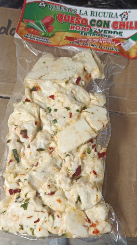 Queso con Chile Rojo y Verde