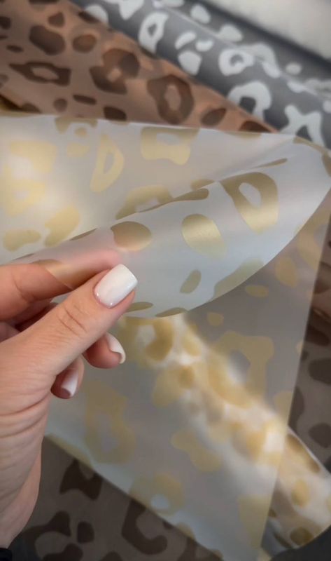 Matte foil with LAMPART pattern gold