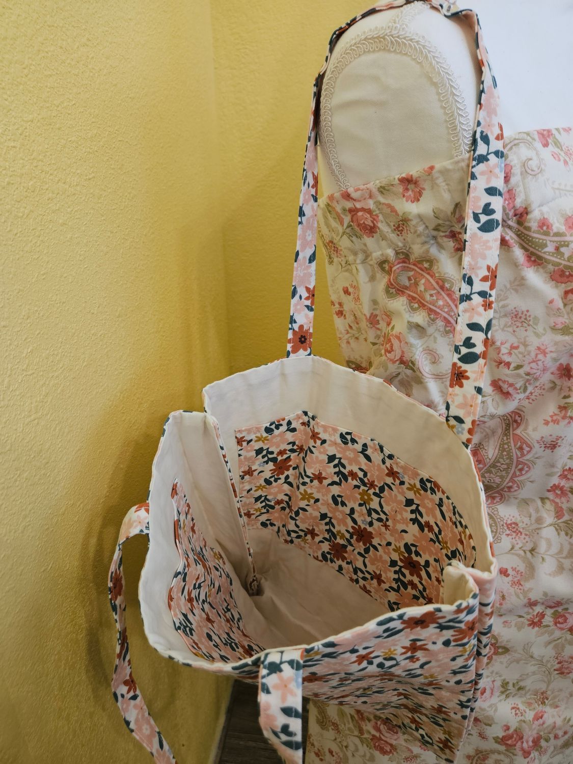 Totes - Small - Lite Pink Floral 