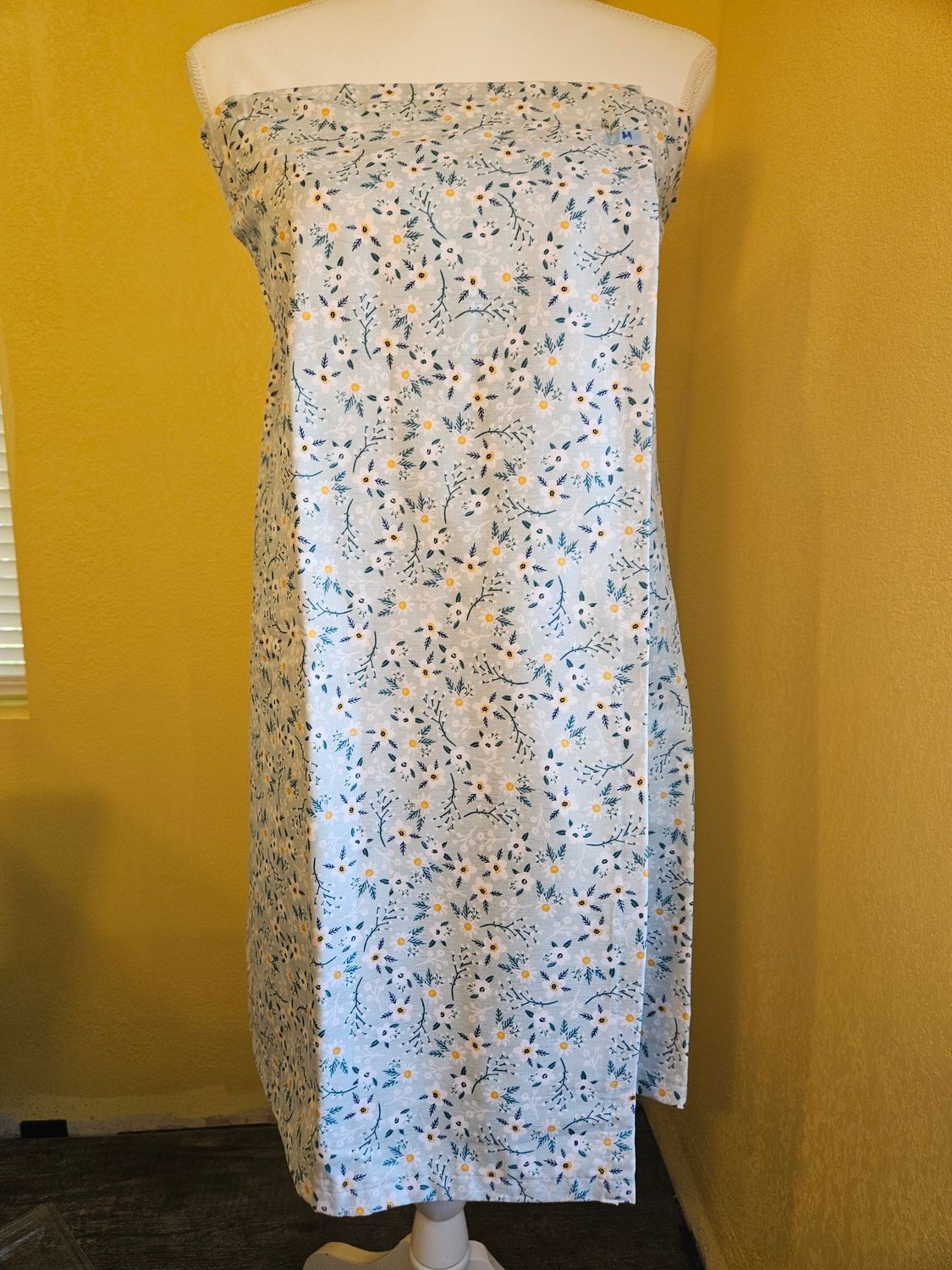 Medium - White &amp; Yellow Floral Bath Wrap