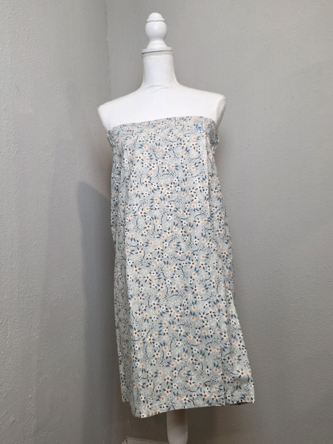 Medium - White &amp; Yellow Floral Bath Wrap