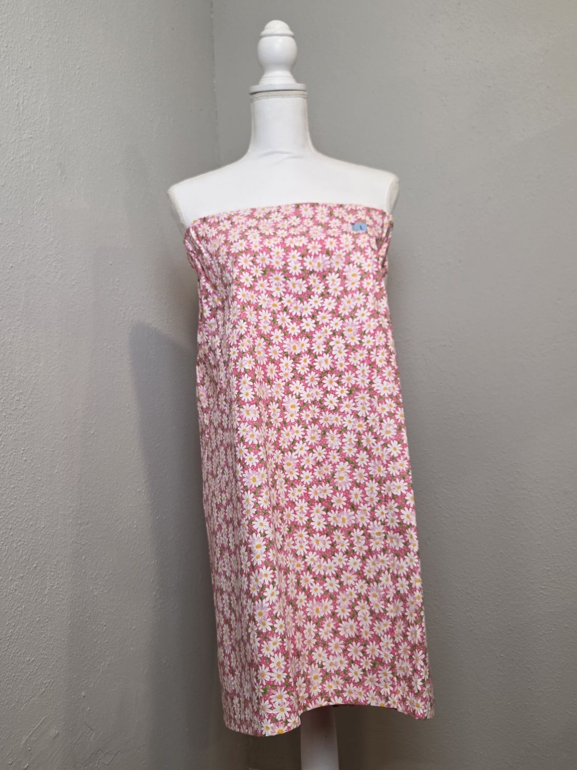 Large - Bright Pink &amp; White Daisy Bath Wrap