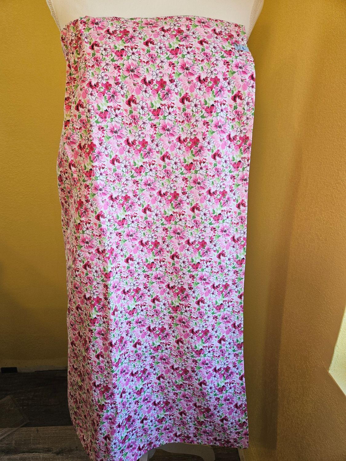 Large - Red &amp; Pink Floral Bath Wrap