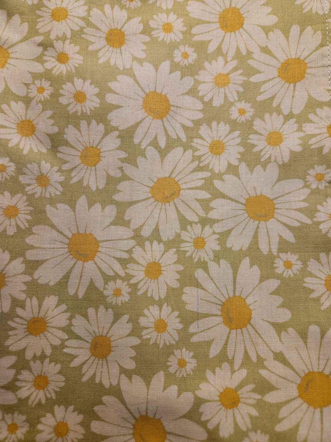 Large - Light Green &amp; White Daisy Bath Wrap