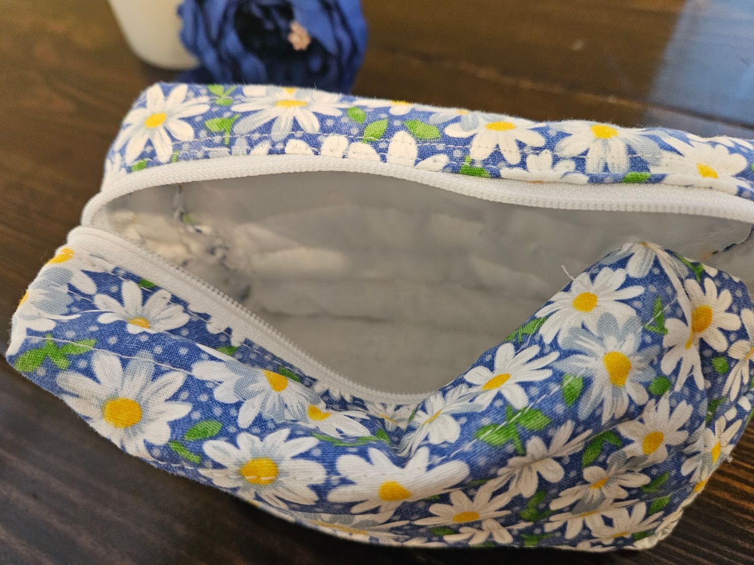 White Daisy Blue BG Small Makeup Bag