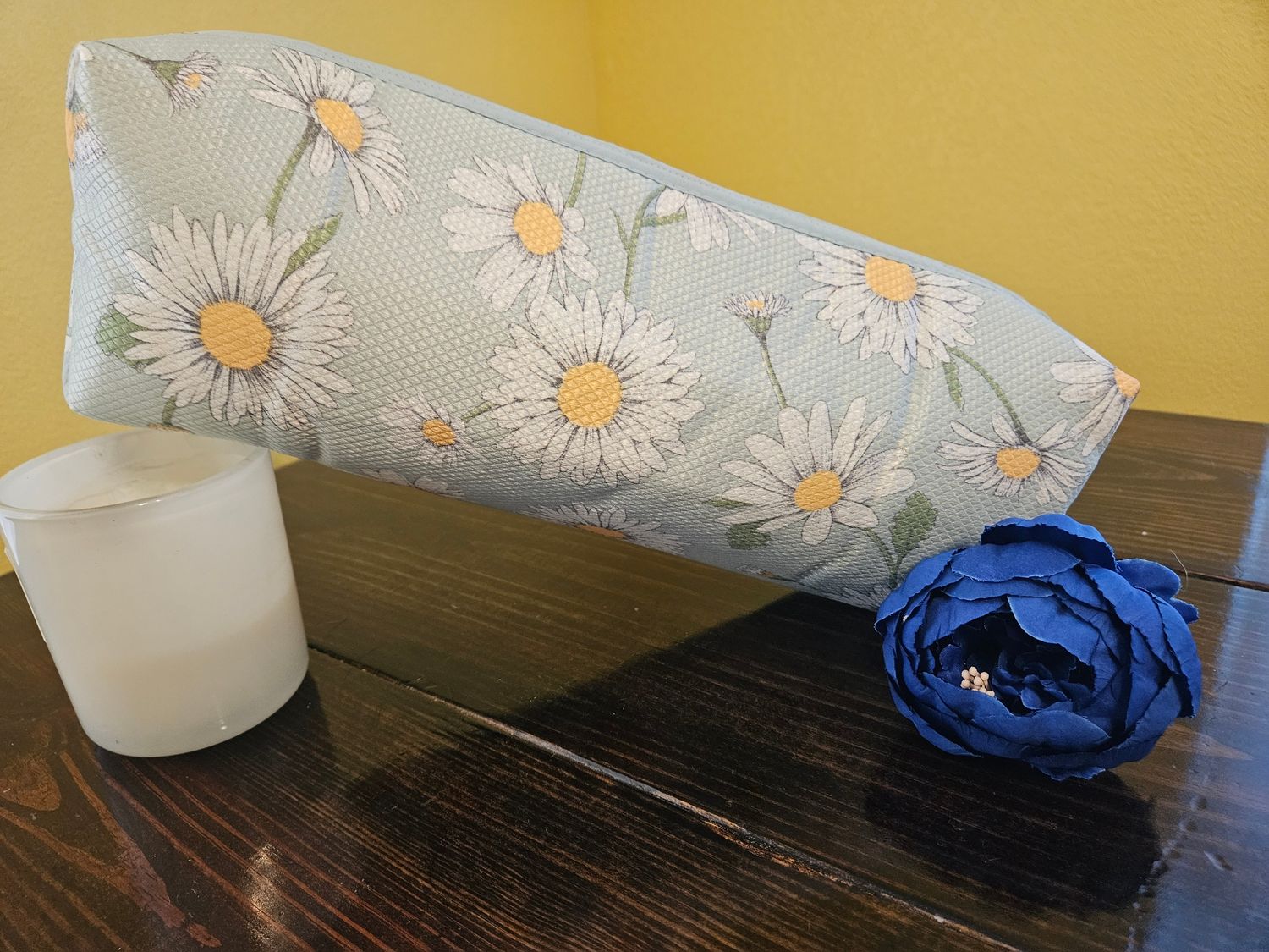 White Daisy &amp; Blue BG Long Makeup Bag