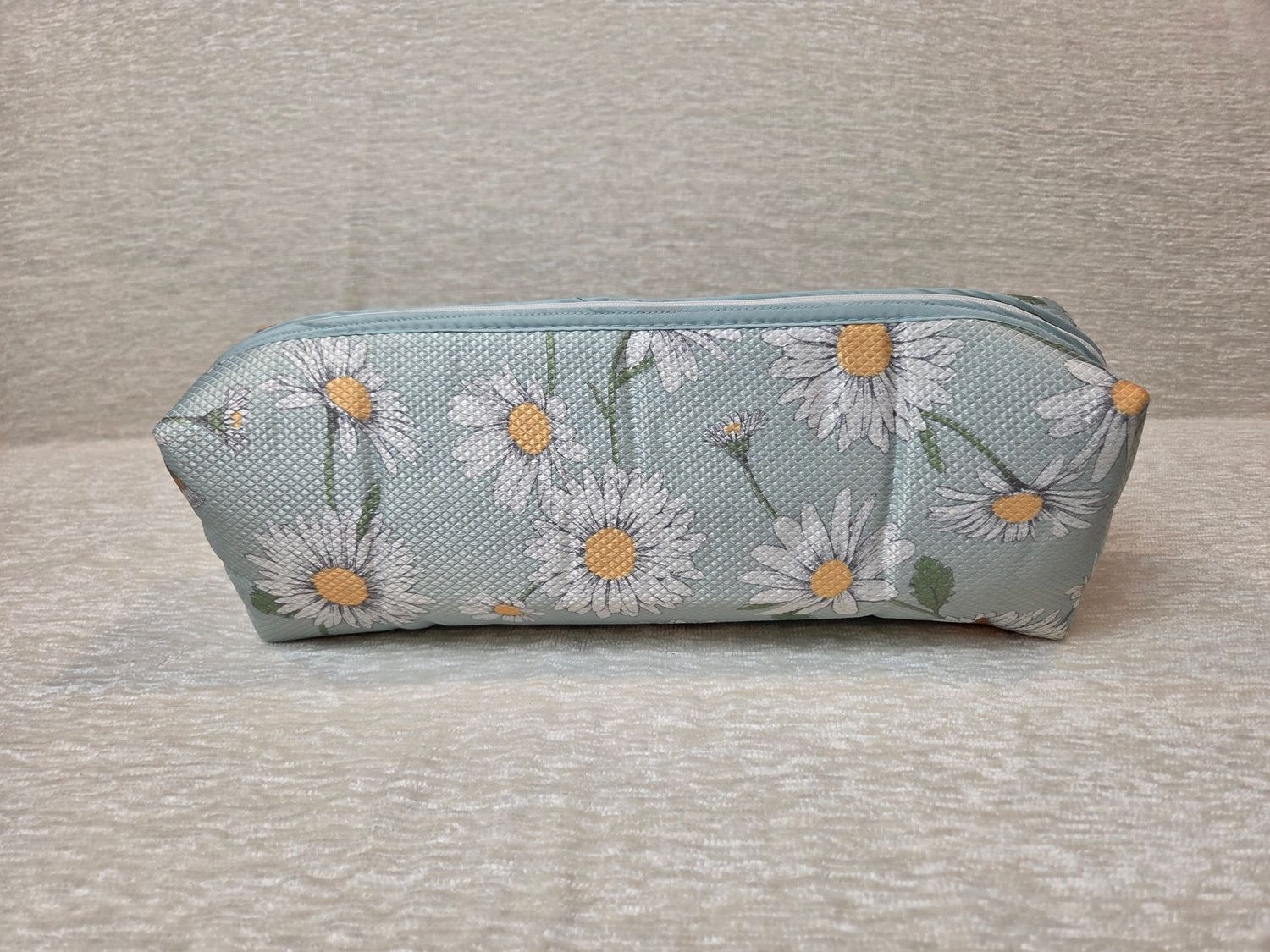 White Daisy &amp; Blue BG Long Makeup Bag