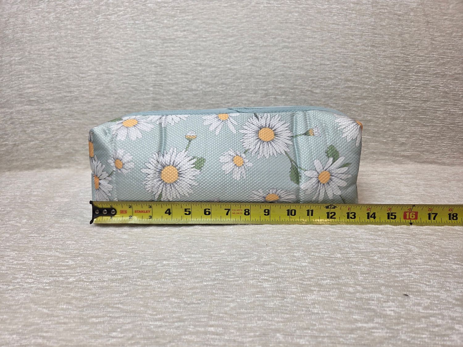 White Daisy &amp; Blue BG Long Makeup Bag
