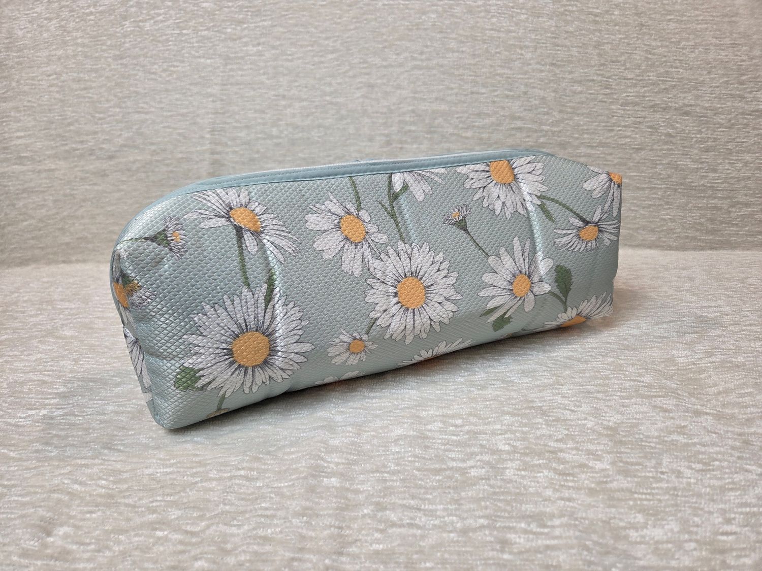 White Daisy &amp; Blue BG Long Makeup Bag